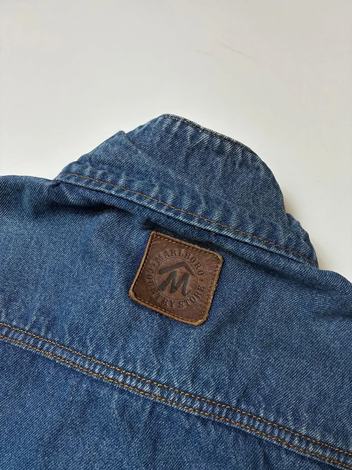 말보로 90's 컨트리 스토어 레더 카라 데님 트러커 자켓 PN8454 상품이미지5