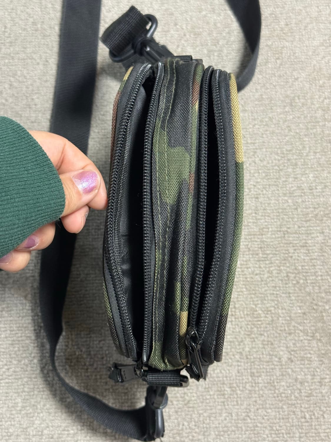 칼하트 wip 카모 에센셜 크로스백 상품이미지5