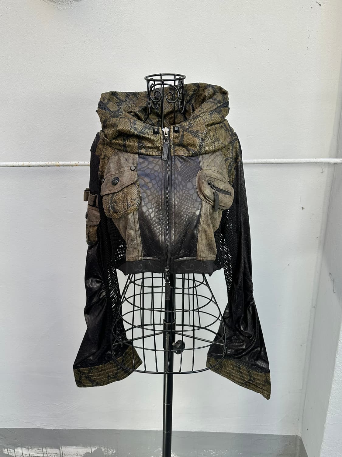 Qutie Frash 파이톤 크롭자켓 상품이미지2