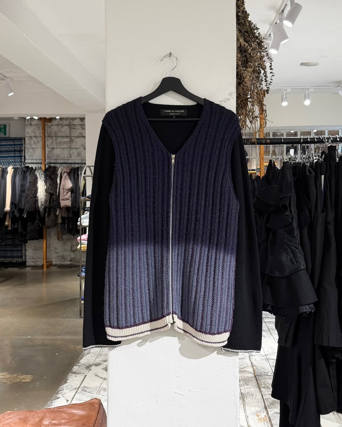 꼼데가르송 옴므 플러스 네이비 그라데이션 니트 집업  상품이미지1