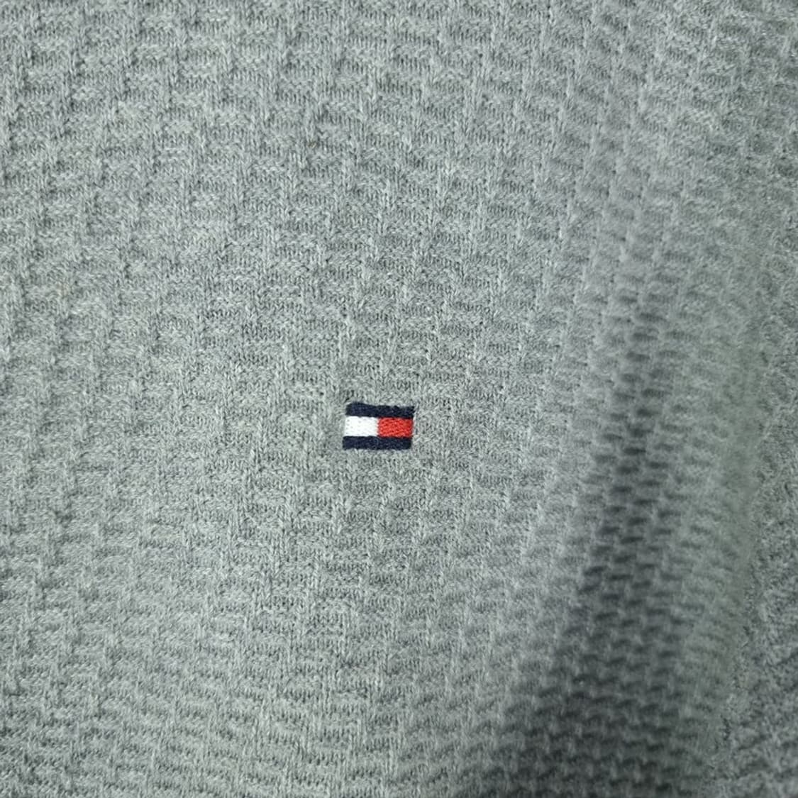 [타미힐피거] 로고 자수 언발란스 터틀넥 목폴라 니트 그레이 M19304 상품이미지6