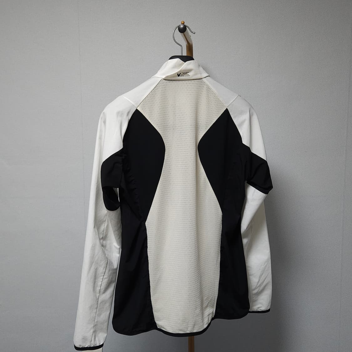 100 ) 데상트 애슬레틱 화이트 바람막이 자켓 상품이미지3