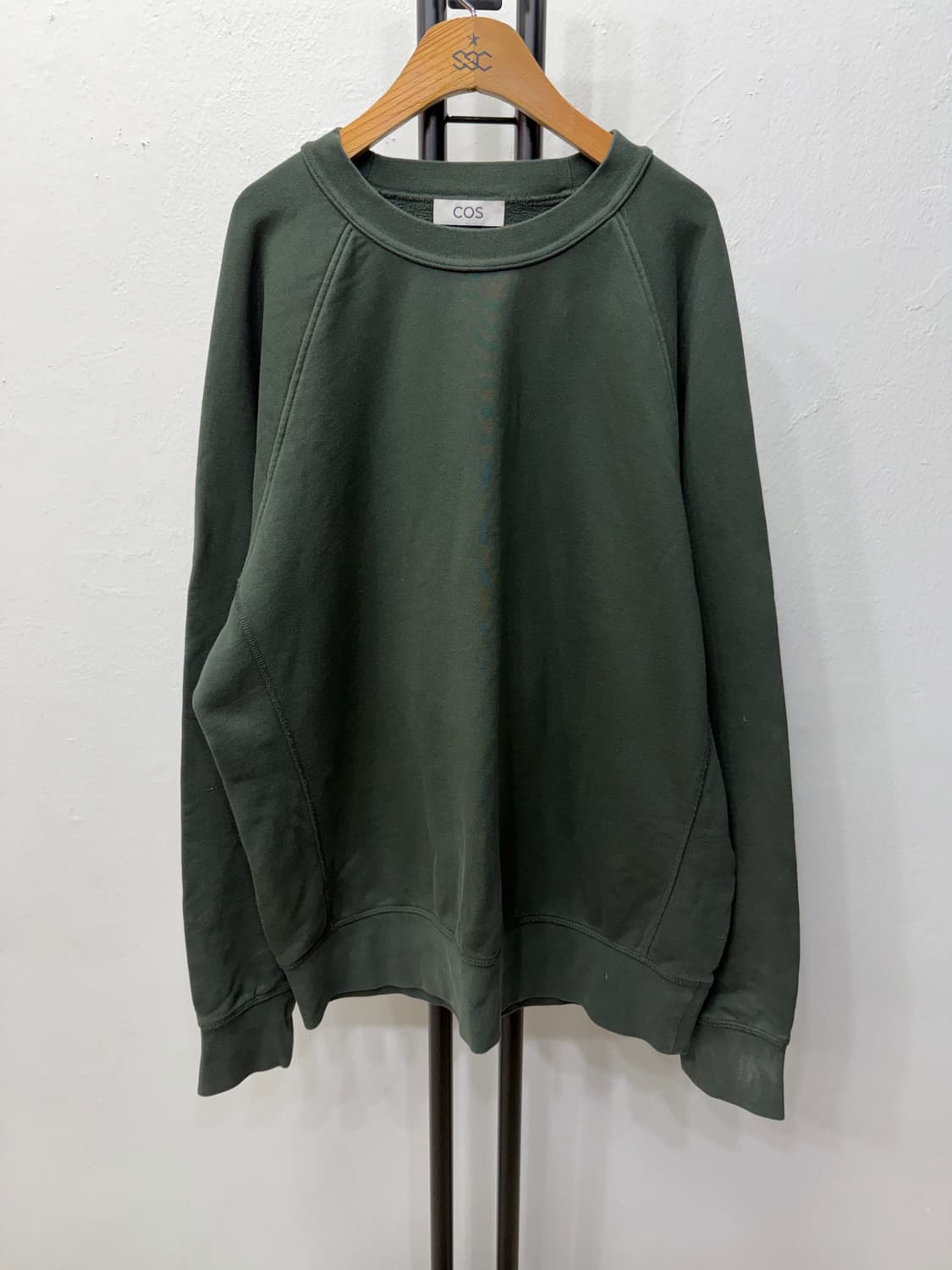정품) COS 코스 신형 남성 그린 맨투맨 L  상품이미지1