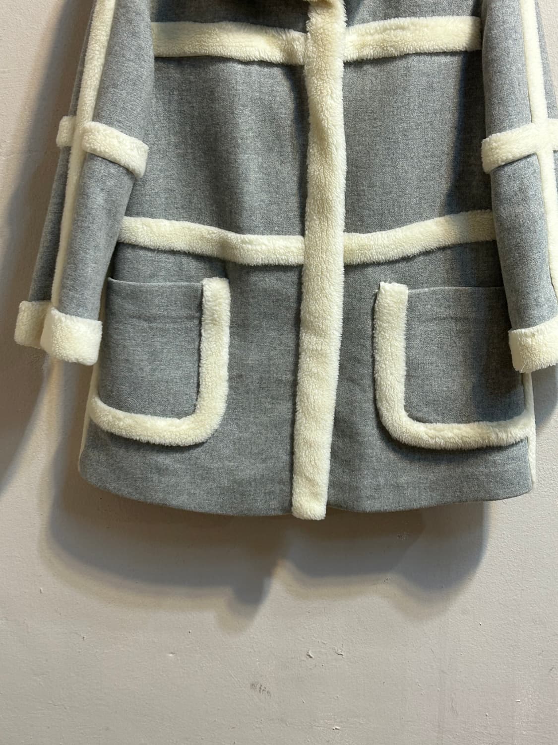 듀엘 그레이 무톤 트리밍 자켓 상품이미지3