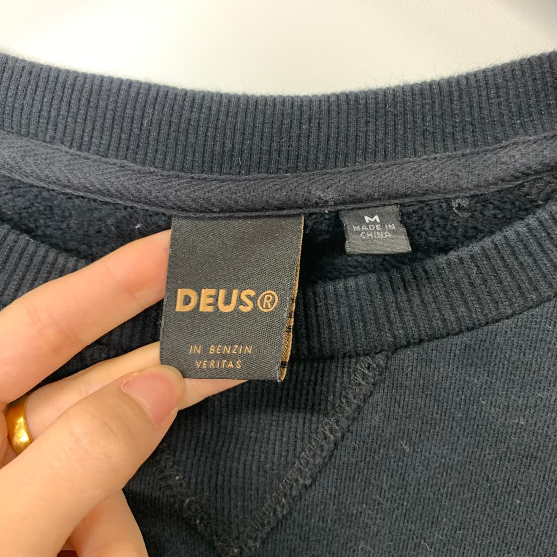 데우스 데빌 빅로고 블랙 맨투맨 상품이미지9