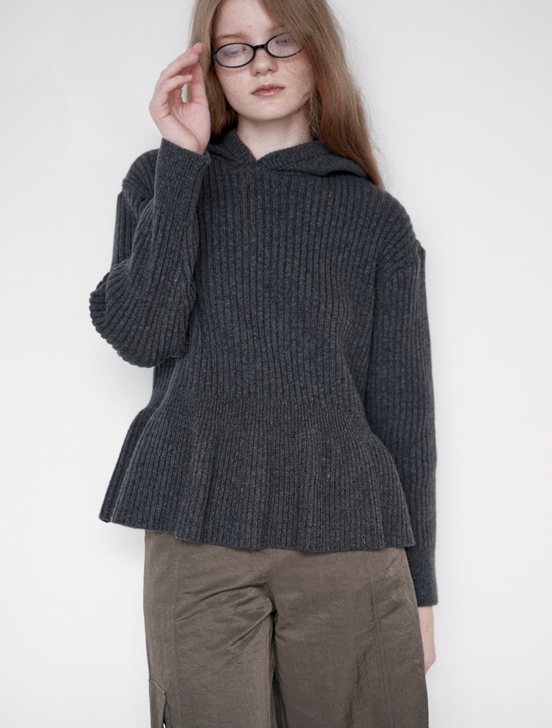 생긴스튜디오 flare waist wool hooded knit 상품이미지4