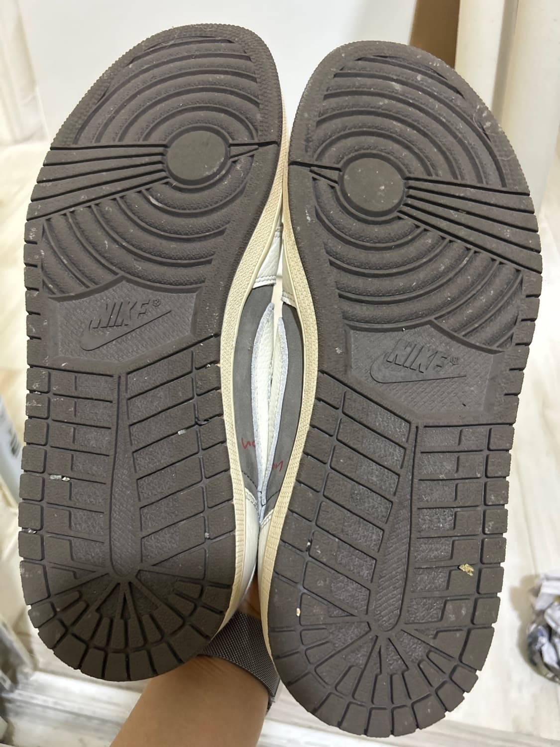 나이키 조던 트레비스 스캇 리버스 모카 275 상품이미지3