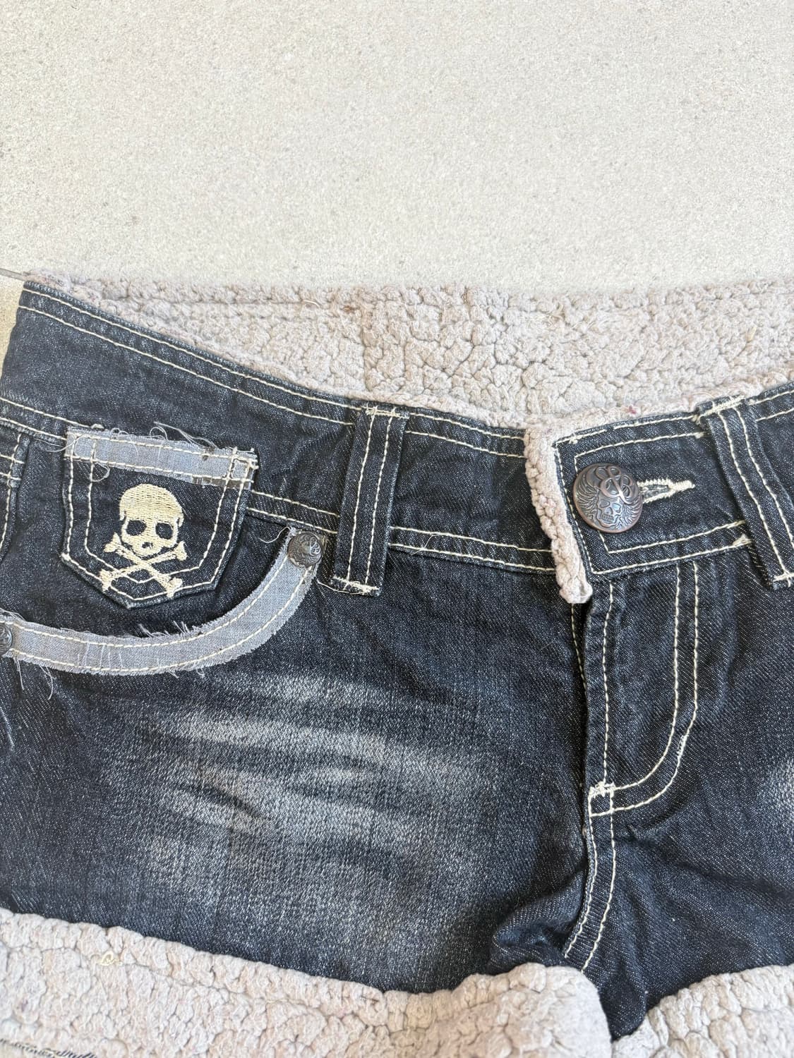 스컬 퍼 데님 숏츠 상품이미지3