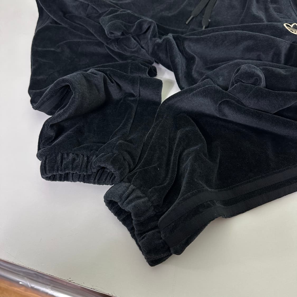 우먼M 아디다스 블랙 벨벳 트랙 조거팬츠 상품이미지4