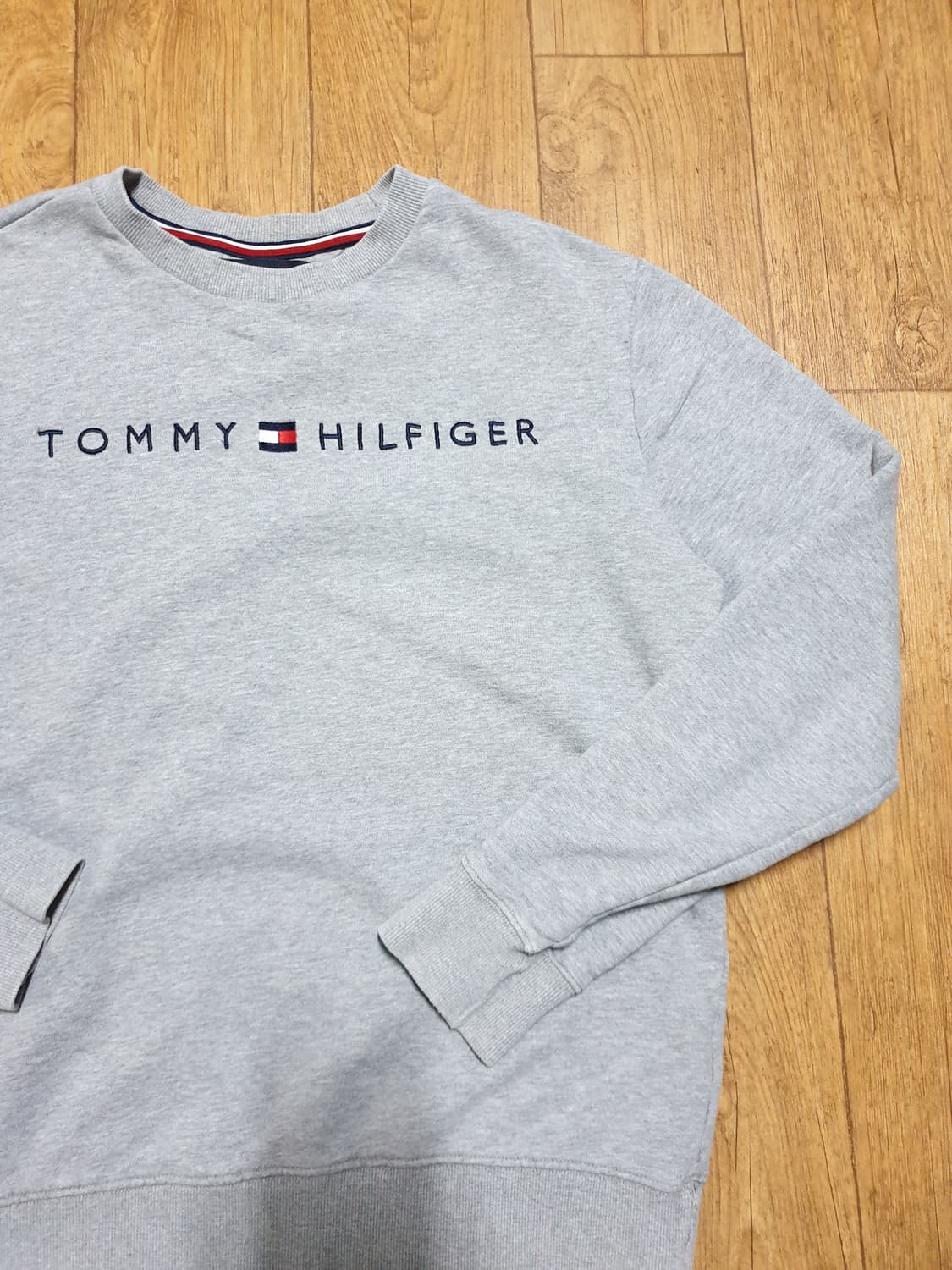 1173 타미힐피거 라운드티 95 사이즈입니다 상품이미지3