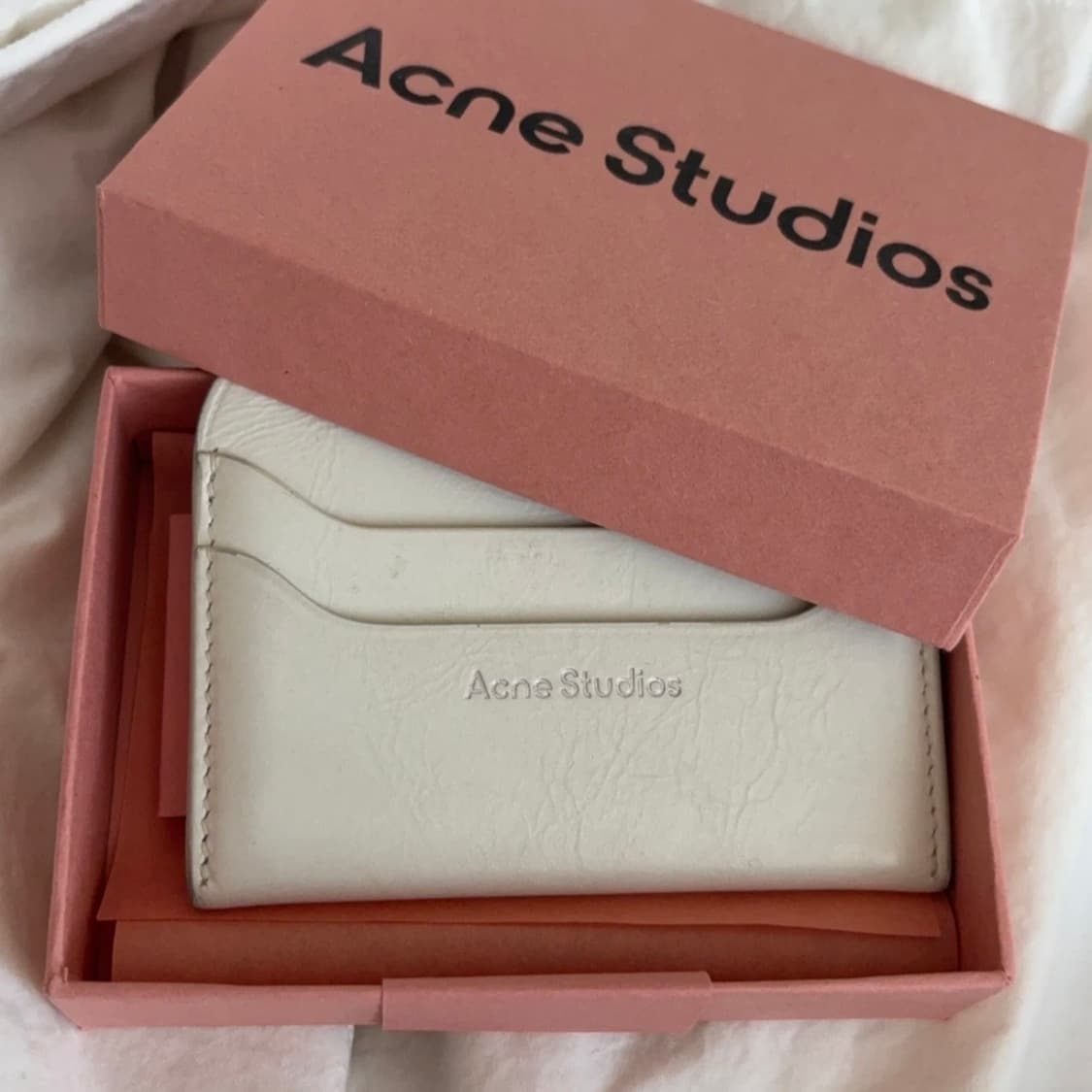 아크네 스튜디오 가죽 카드지갑 화이트 상품이미지3