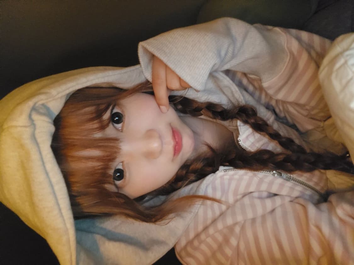 (아일릿 모카 착용) 더뮤지엄비지터 후드집업 블랙 색상 상품이미지5