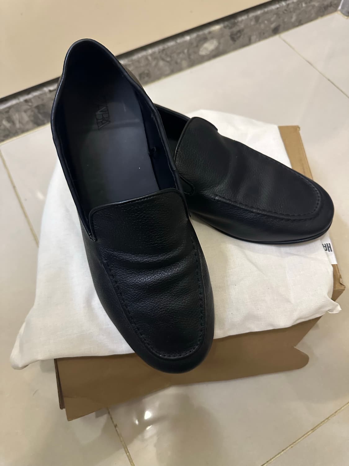 자라 레더 로퍼 더로우 프라다맛 상품이미지2