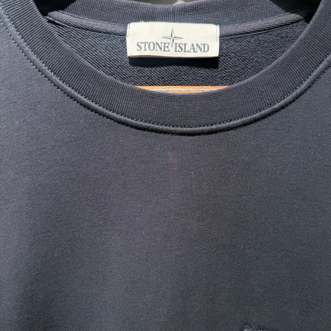 스톤아일랜드 포켓 맨투맨 네이비 상품이미지3