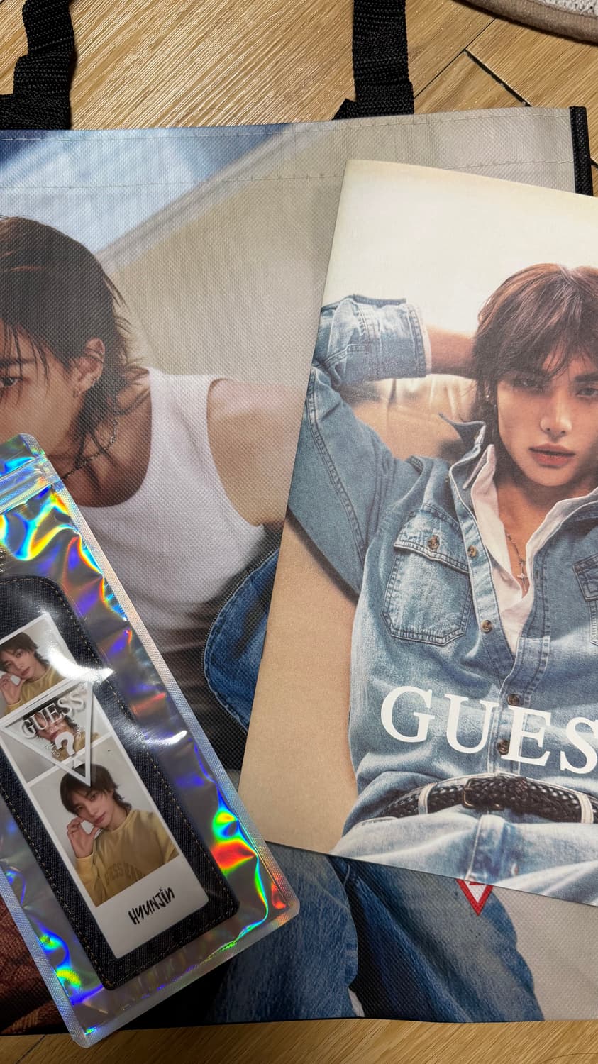 게스 현진 룩북+타포린백+데님포토키링 상품이미지1