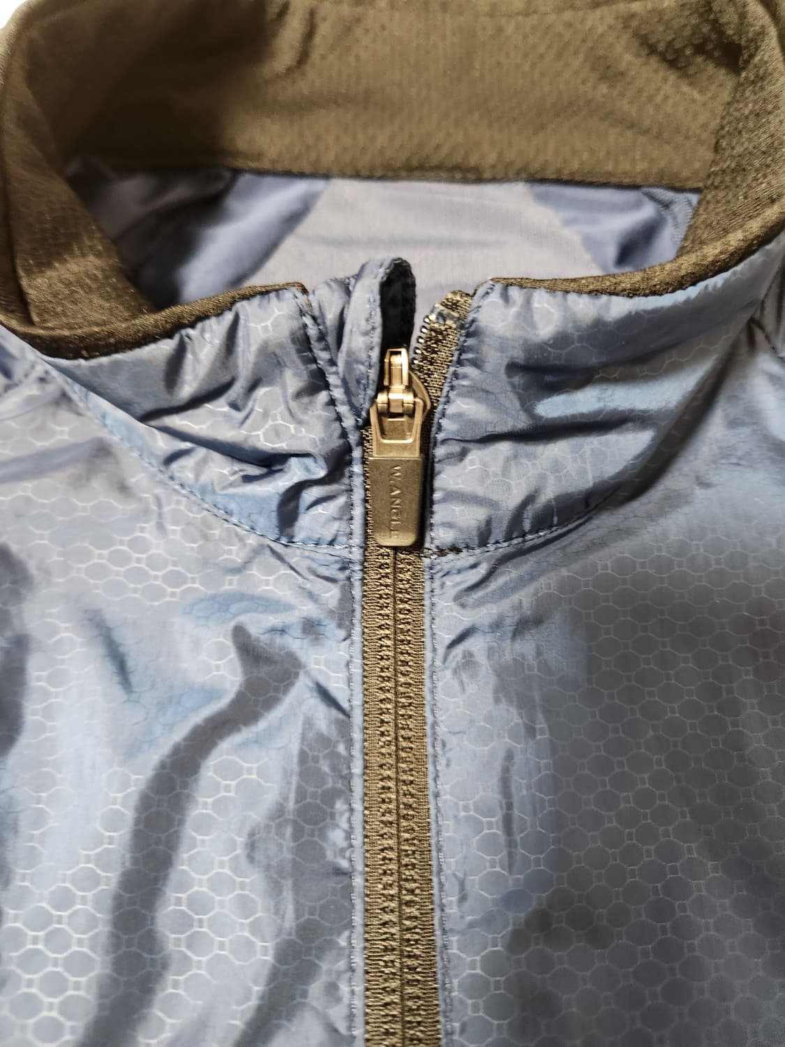 와이드앵글 골프 경량 네이비 바람막이 사이즈105

어깨 로고 닳음(사진 상품이미지4