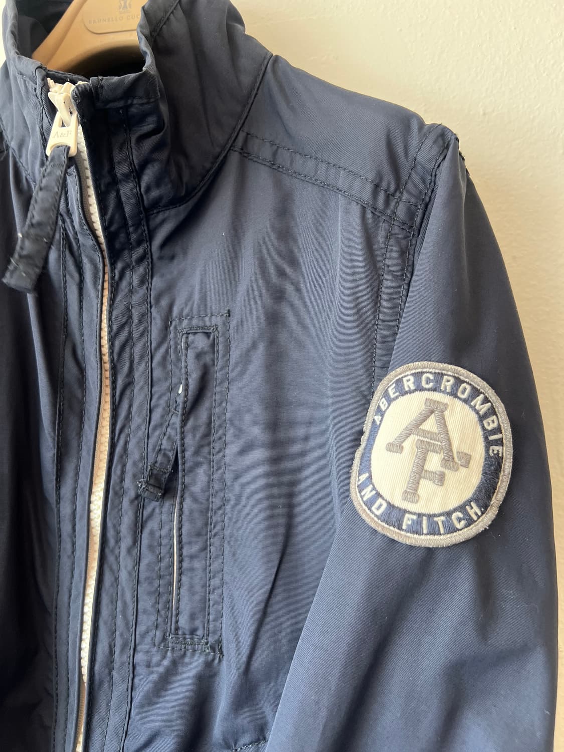 아베크롬비앤피치 네이비 바람막이점퍼  상품이미지4