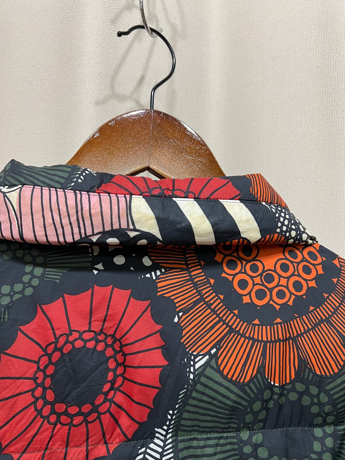 유니클로 마리메꼬 플라워패턴 울트라라이트다운 경량패딩  상품이미지6