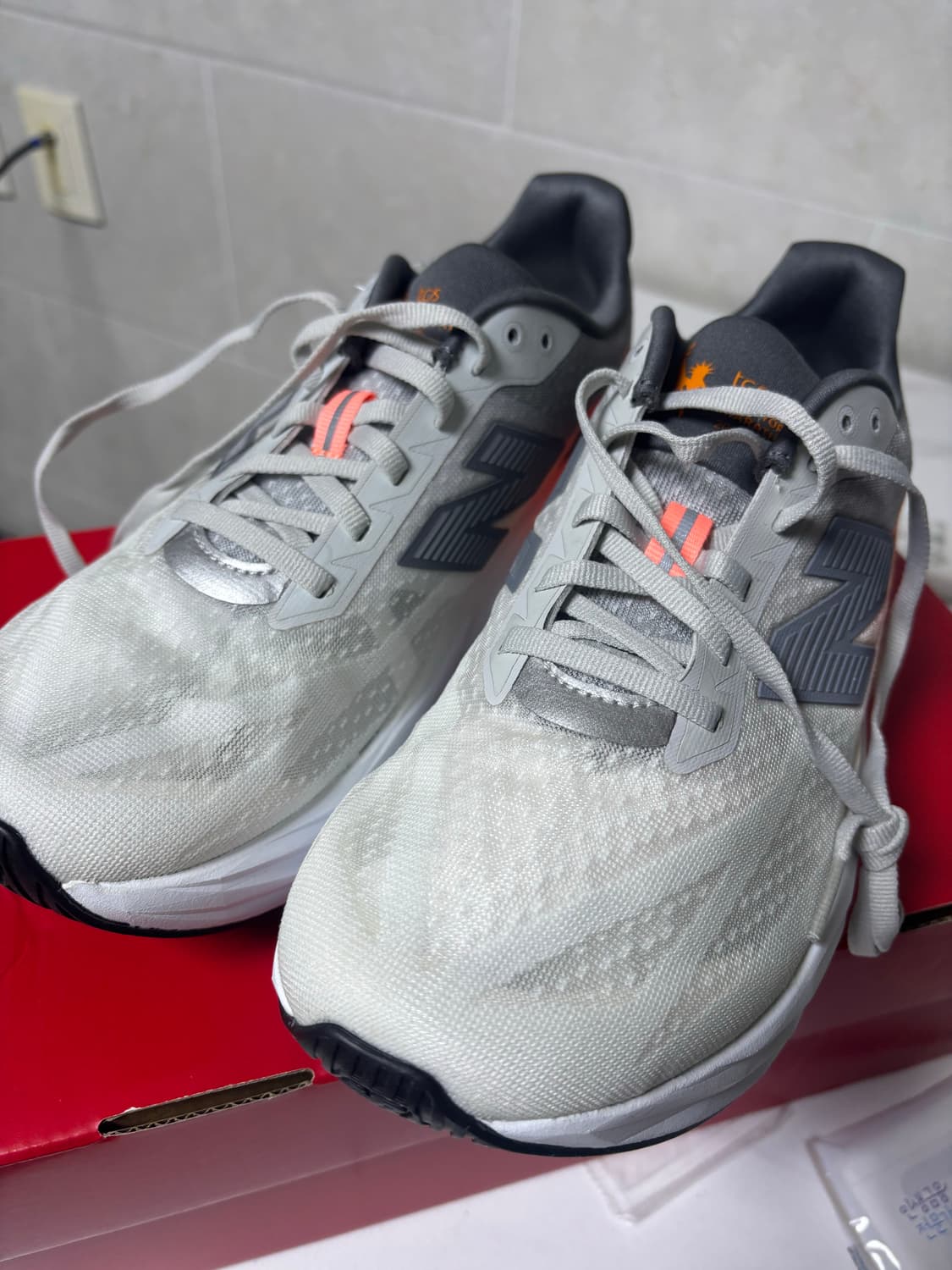 새상품 뉴발란스 REBEL V5 265사이즈 정가 209,000원 상품이미지1