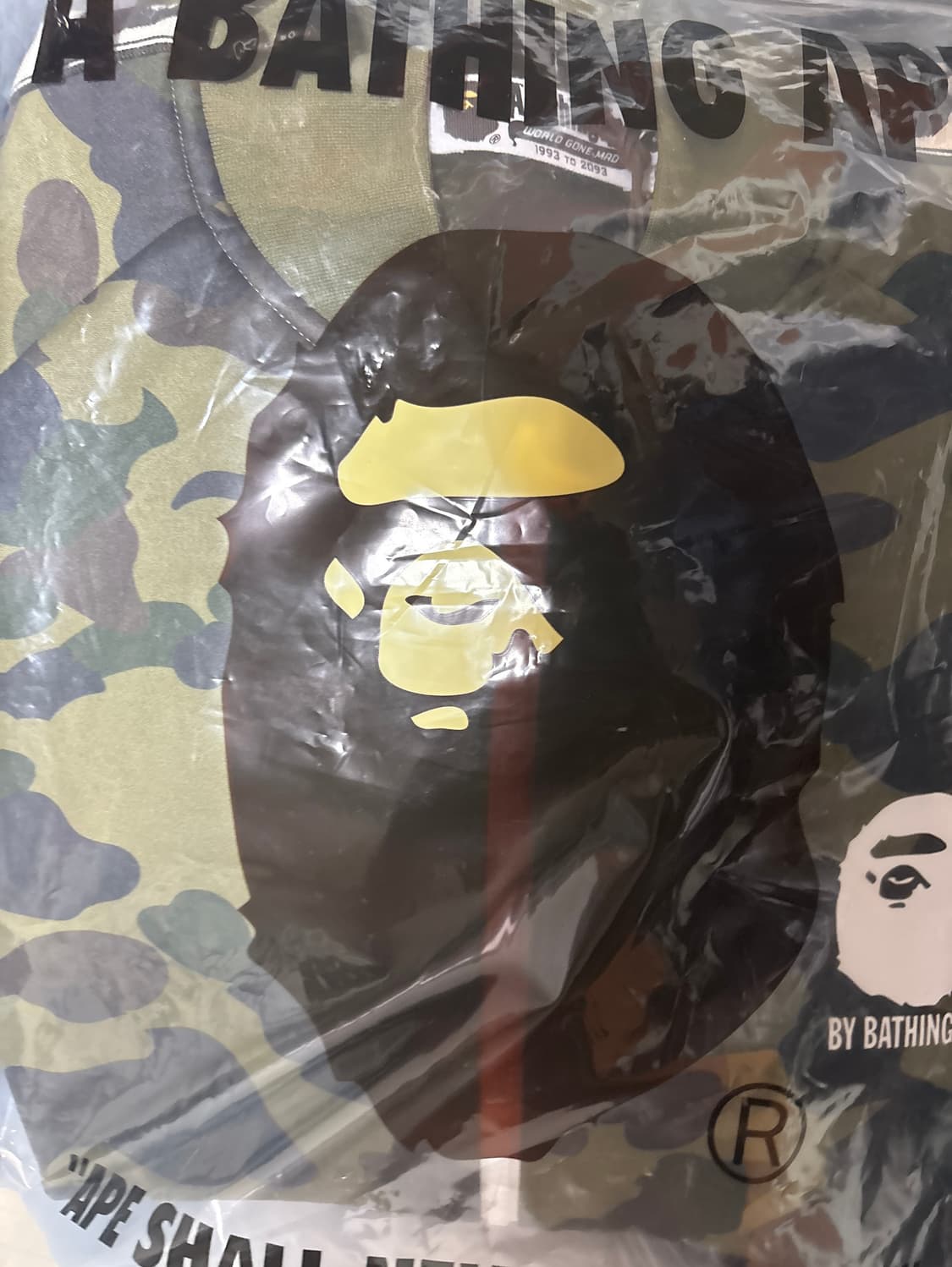 베이프 퍼스트 카모 릴렉스드 핏 트랙 자켓 그린 팜 급처 상품이미지2