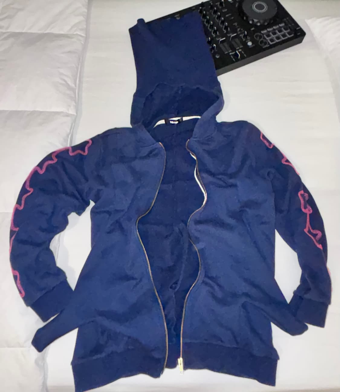 Ne-net hole and fins hoodie 후드 상품이미지3