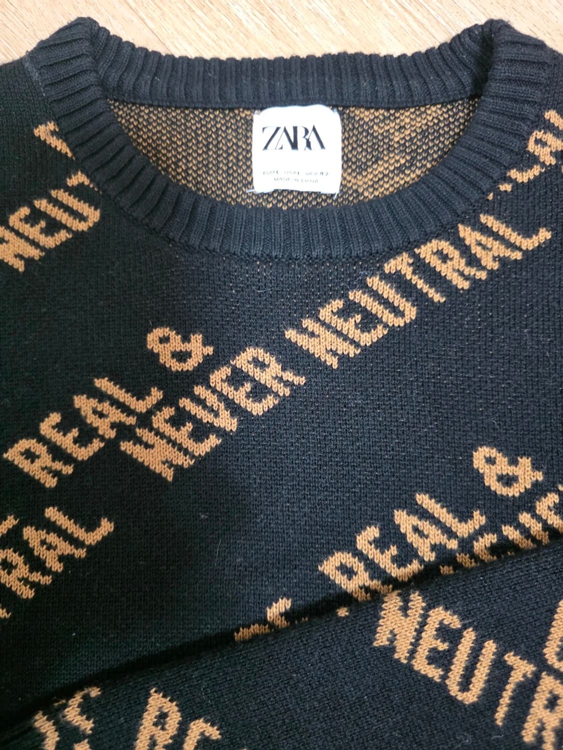 자라 텍스트 자카드 라운드넥 니트 상품이미지2