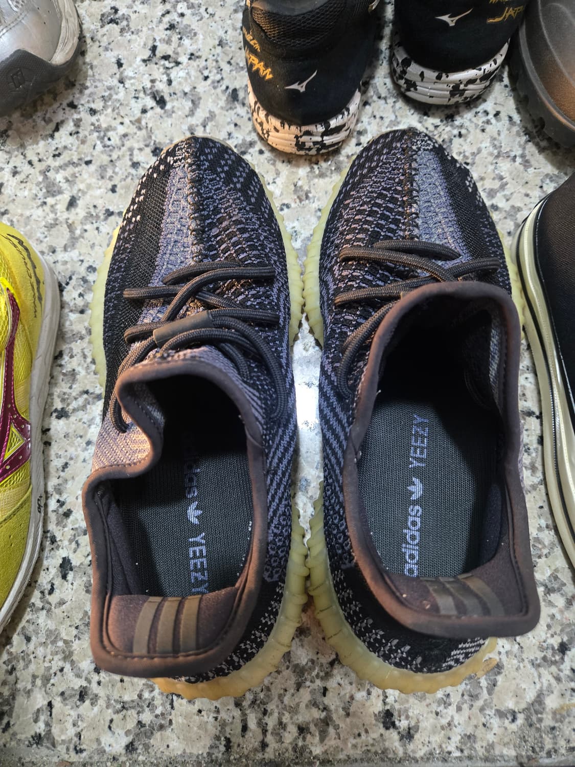 아디다스 이지부스트 v2 카본 상품이미지2