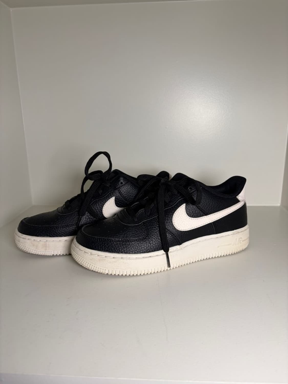 나이키 에어포스 블랙 화이트 상품이미지3