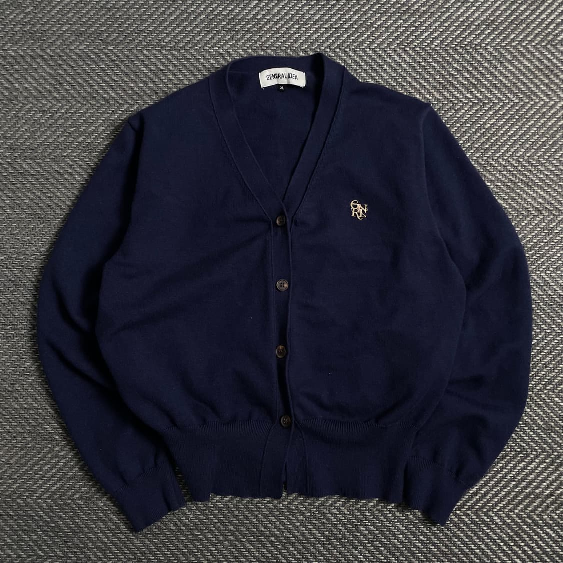 제너럴아이디어 에센셜 로고 뱃지 가디건 네이비y 5006 상품이미지2