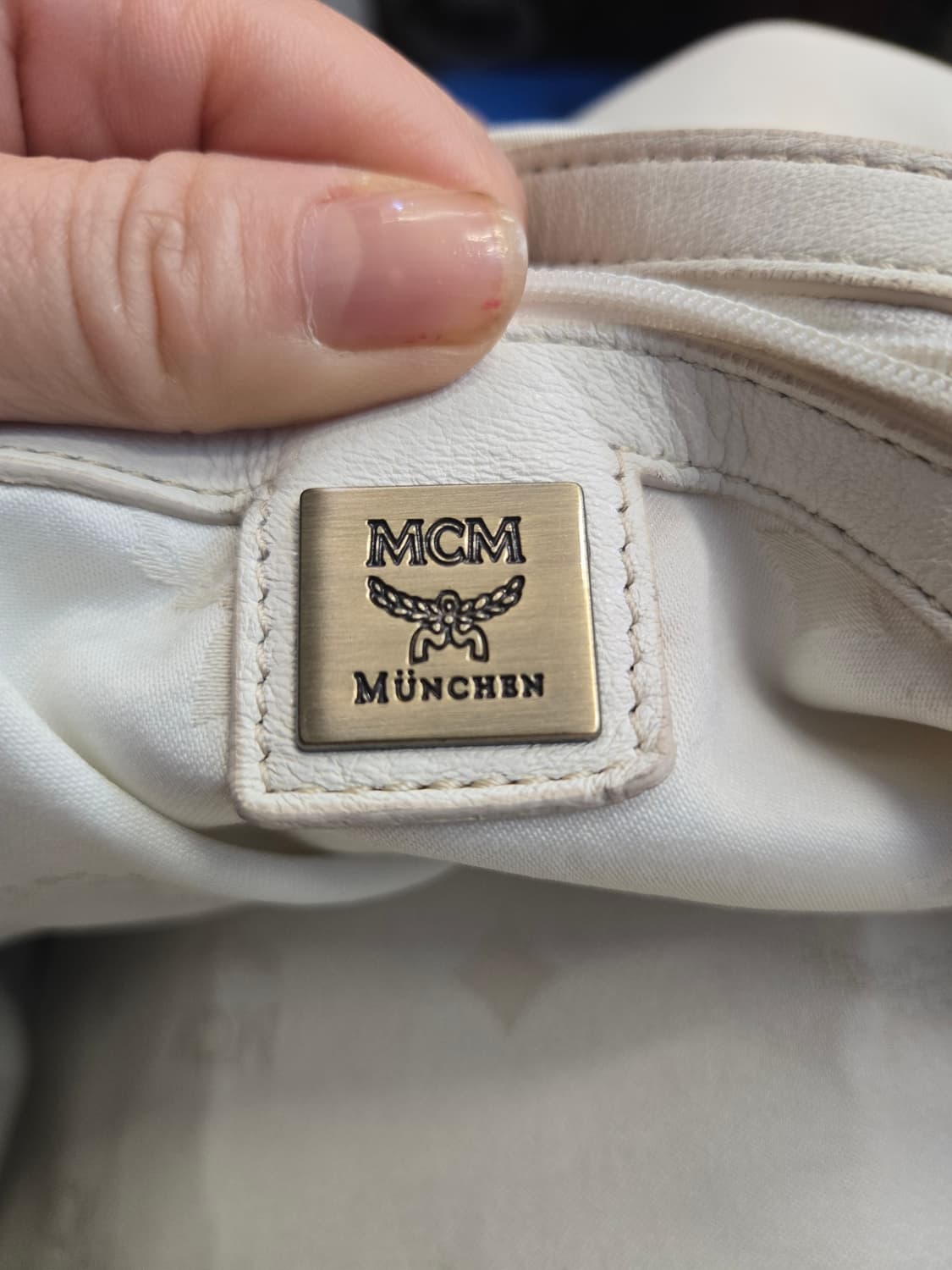 MCM 화이트 숄더백 태슬 장식 상품이미지6