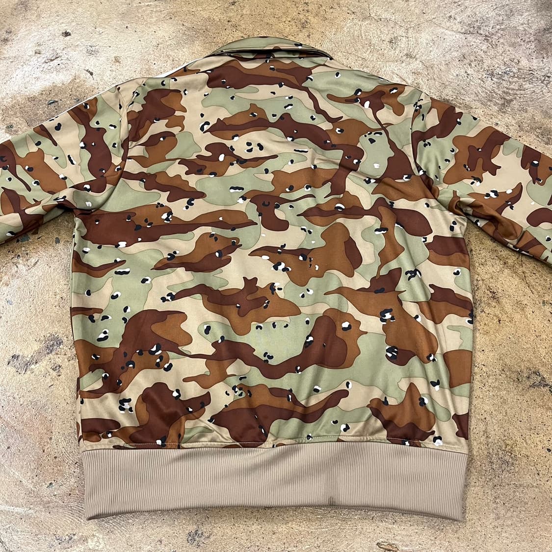 아디다스 카모 밀리터리 브라운 카키 구파이어버드
져지 트랙탑 110 상품이미지4