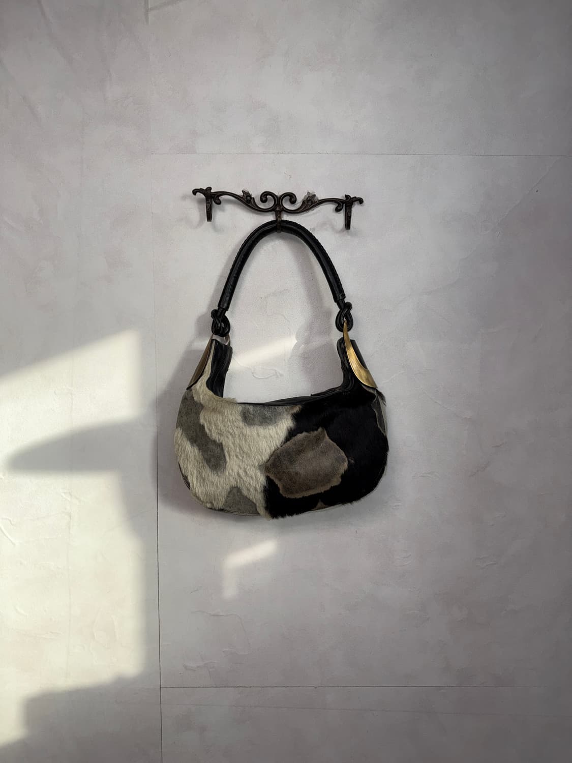 TIME black & white calf fur cow skin 숄더백 상품이미지5