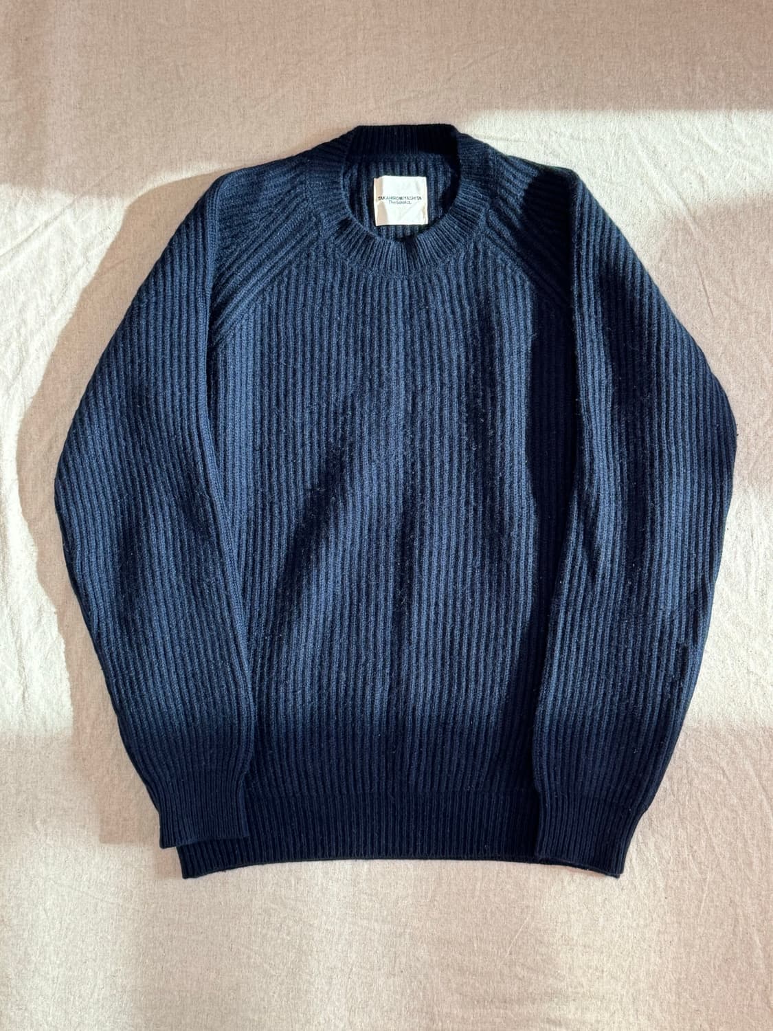 솔로이스트 14aw 캐시미어 네이비 스웨터 상품이미지1