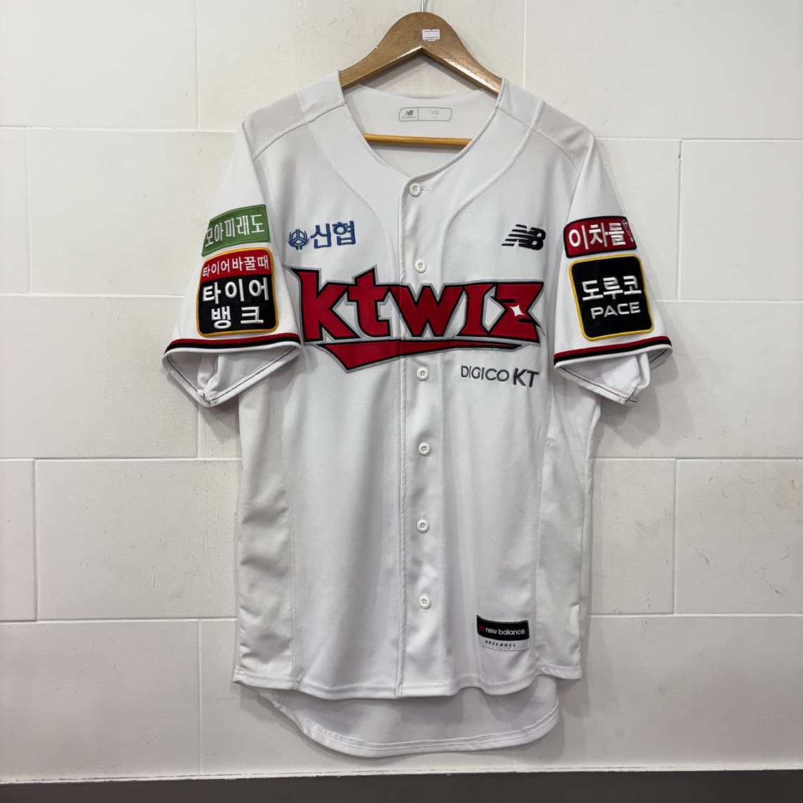 뉴발란스 KT위즈 홈 어센틱 강백호 유니폼 상품이미지1