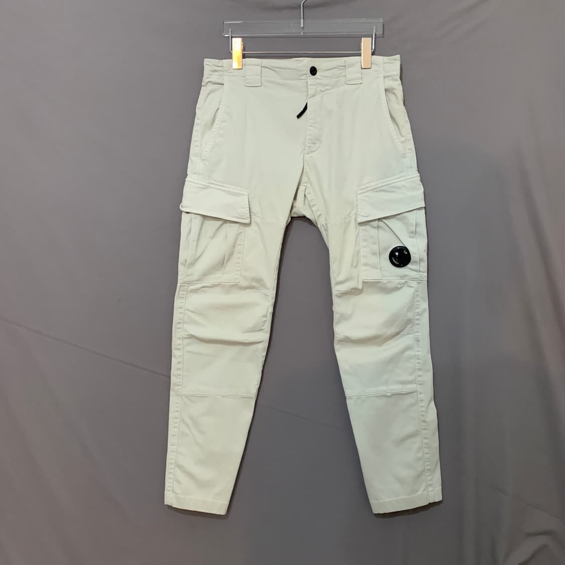 46 CP컴퍼니 렌즈 와펜 라이트 그레이 스판 카고 팬츠 상품이미지1
