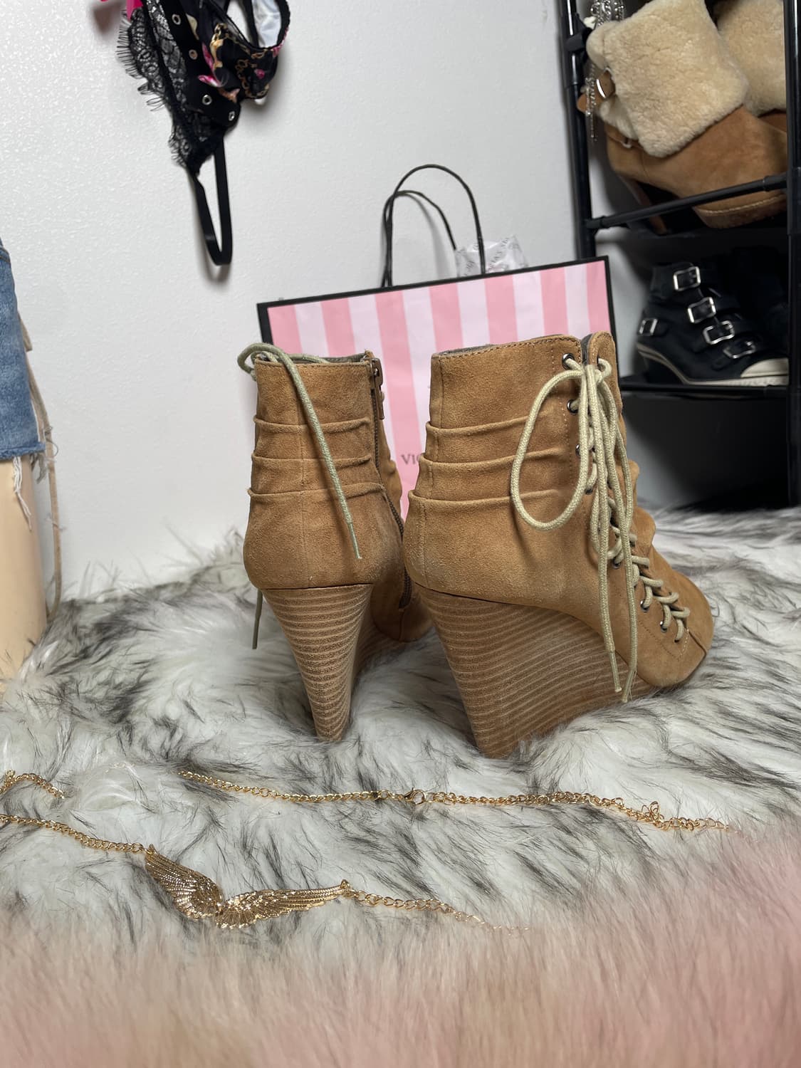 Aldo 스웨이드 셔링 오픈토 앵클 웨지힐 부츠 레이스업 상품이미지3