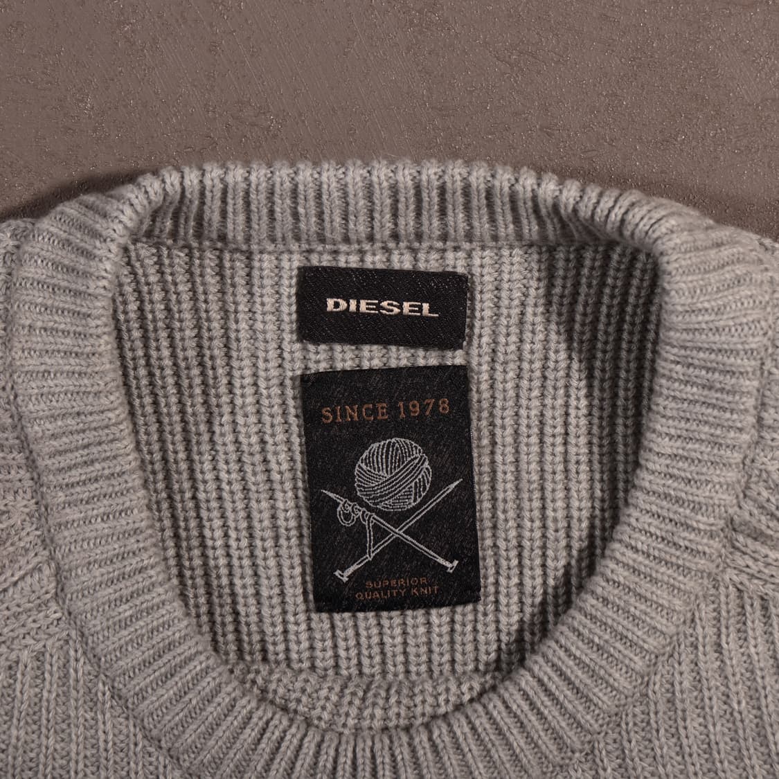 디젤 와펜 로고 스웨터 상품이미지5