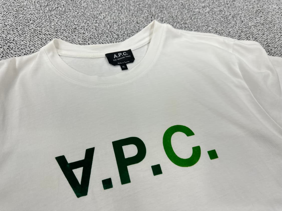 A.P.C 아페쎄 벨벳스펠링 반팔티 상품이미지2