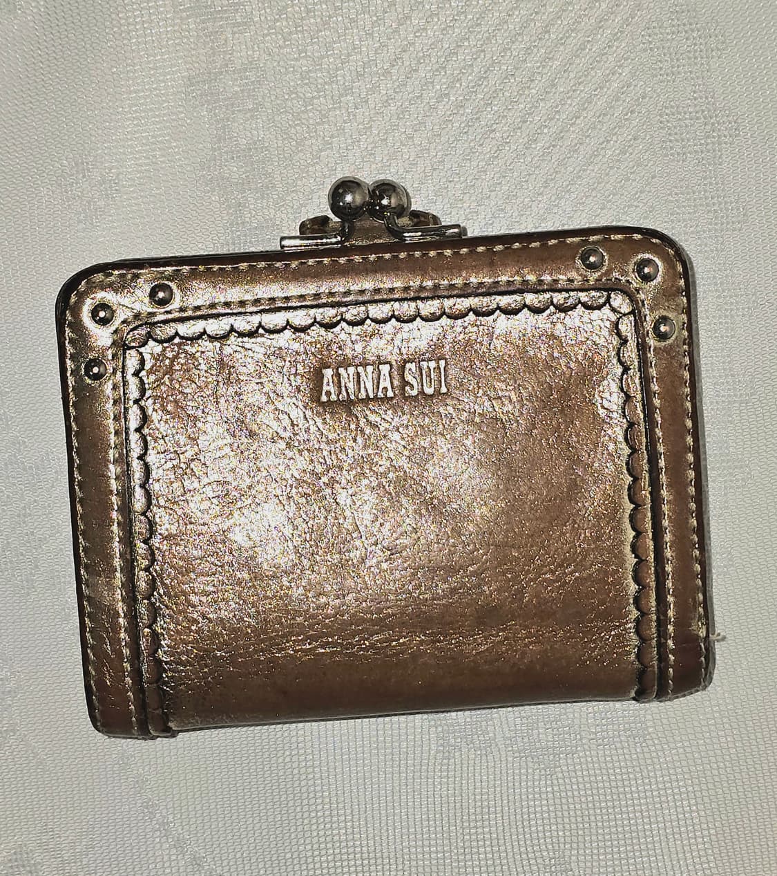 안나수이 골드펄 스터드 지갑 상품이미지1