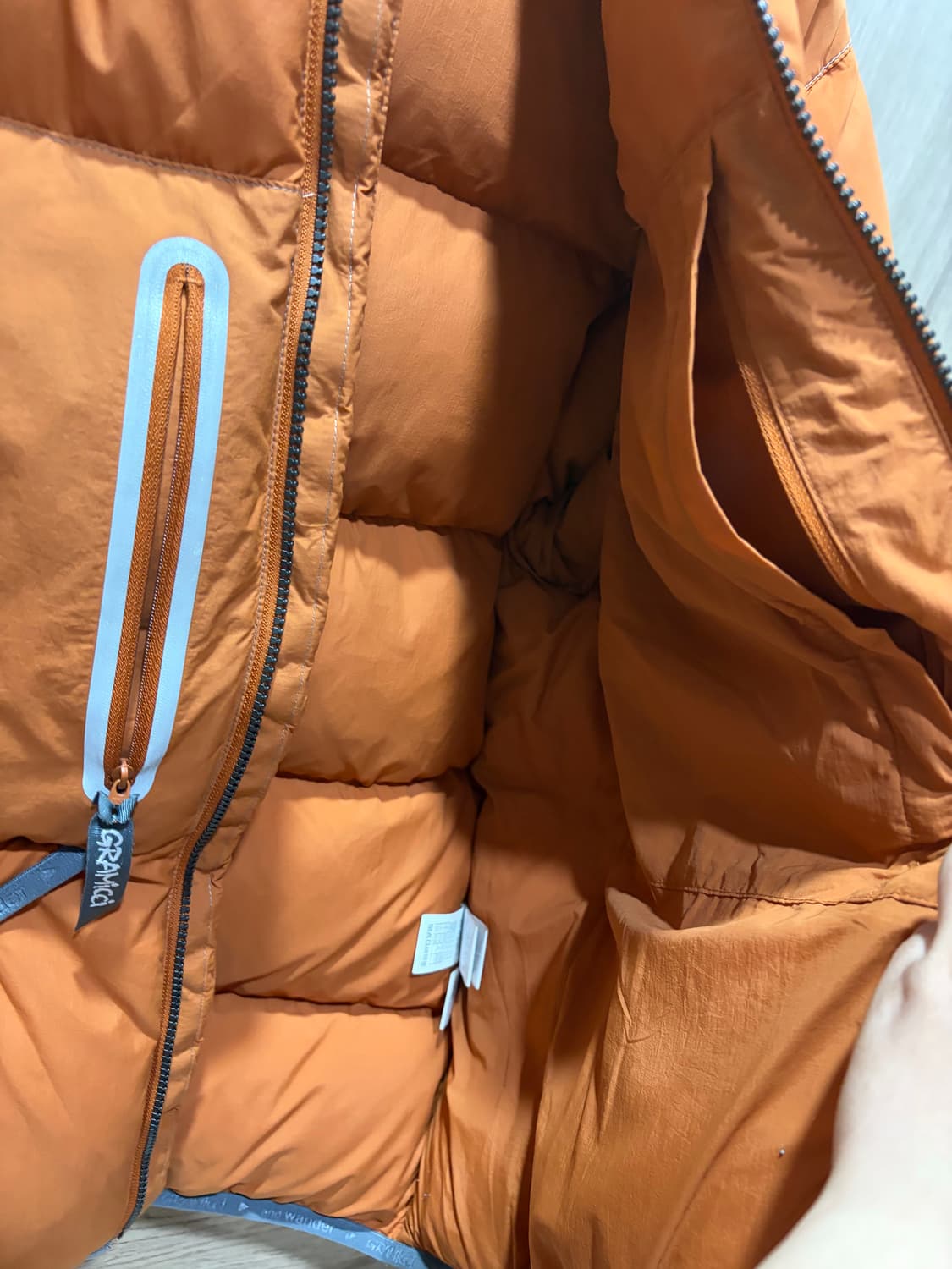 [M] 앤드원더 x 그라미치 구스 다운 패딩 오렌지 상품이미지5