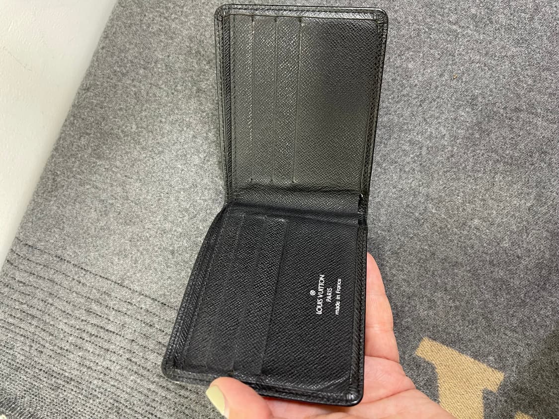 루이비통 타이가 반지갑 상품이미지2