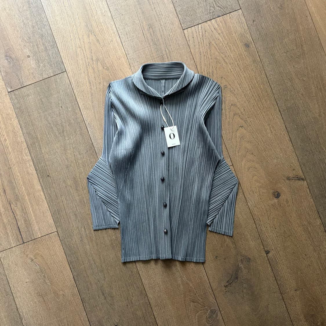 Mixed Pleats Button Detail Blouse 상품이미지1