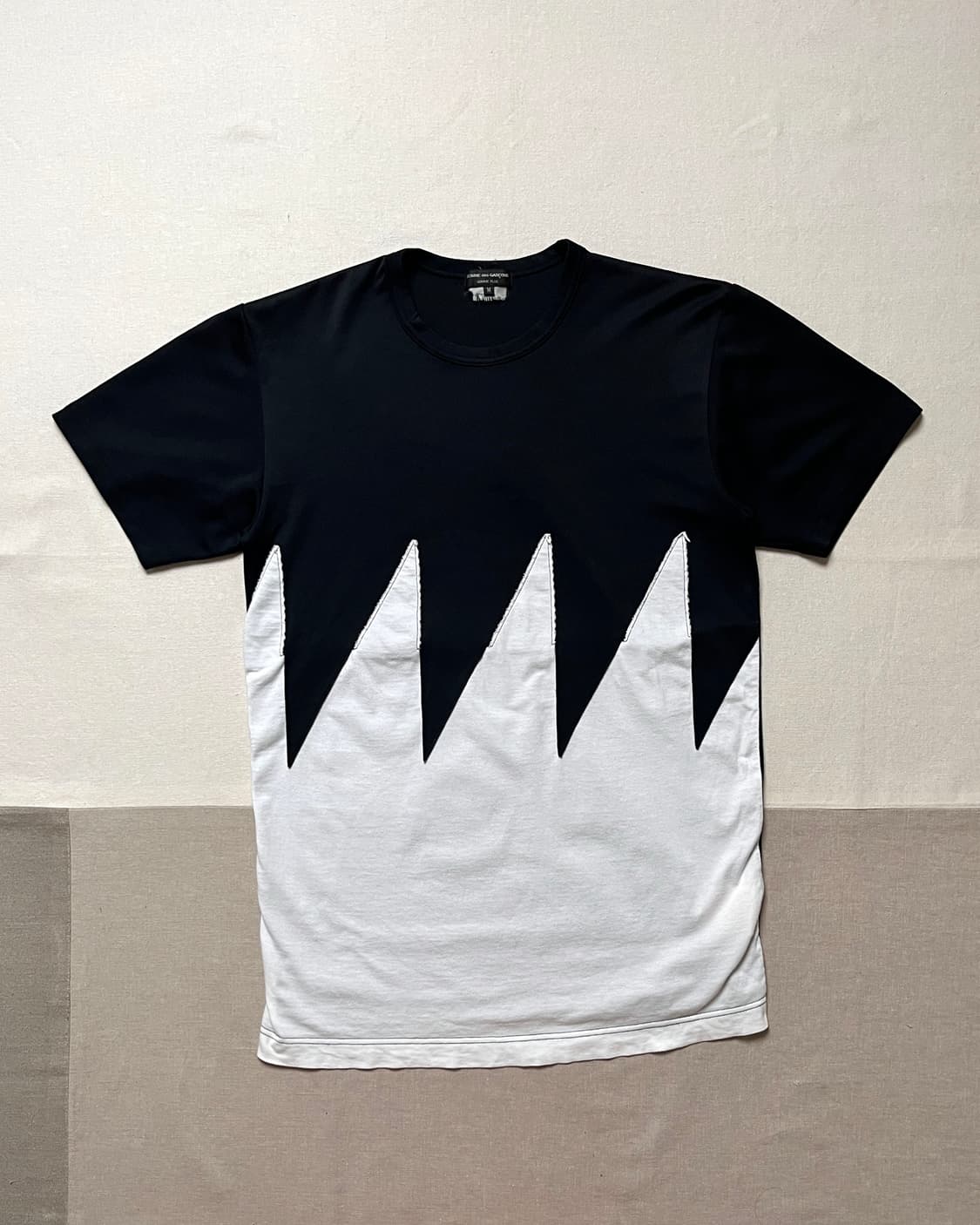 꼼데가르송 옴므플러스 지그재그 패널 티셔츠 homme plus 상품이미지1