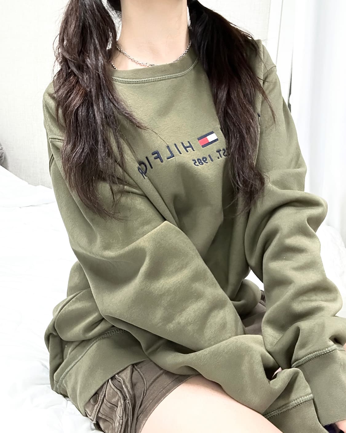 타미힐피거 빅로고 카키 맨투맨 상품이미지1