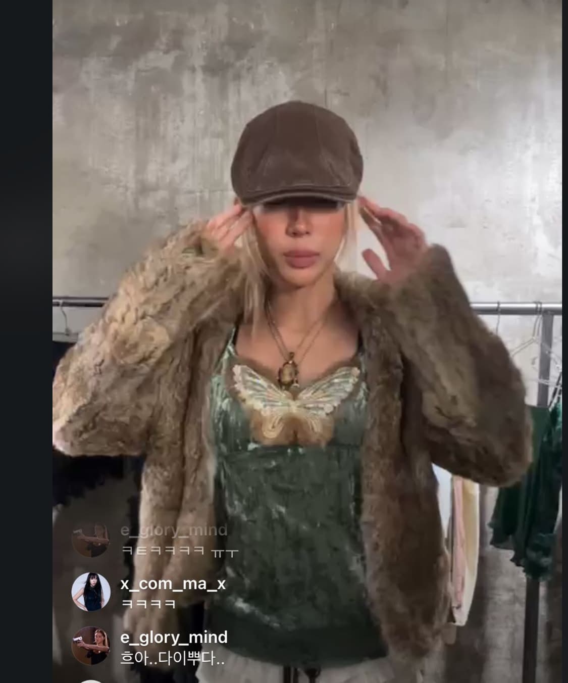 샵 502 오공이 빈티지 버터플라이 나비 벨벳 슬리브리스 나시 청록 상품이미지1