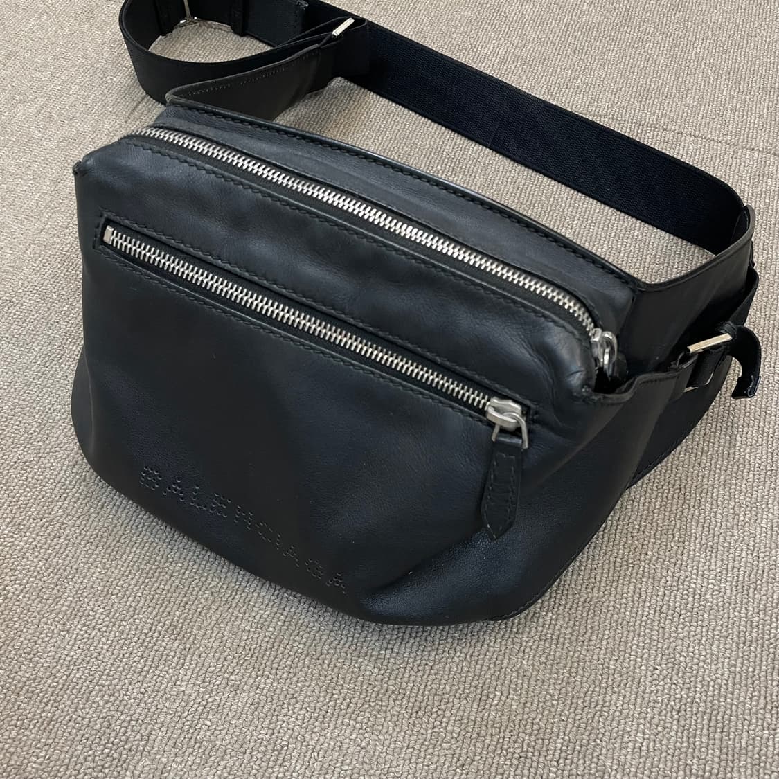 BALENCIAGA 발렌시아가 레더 벨트 바디백  상품이미지1