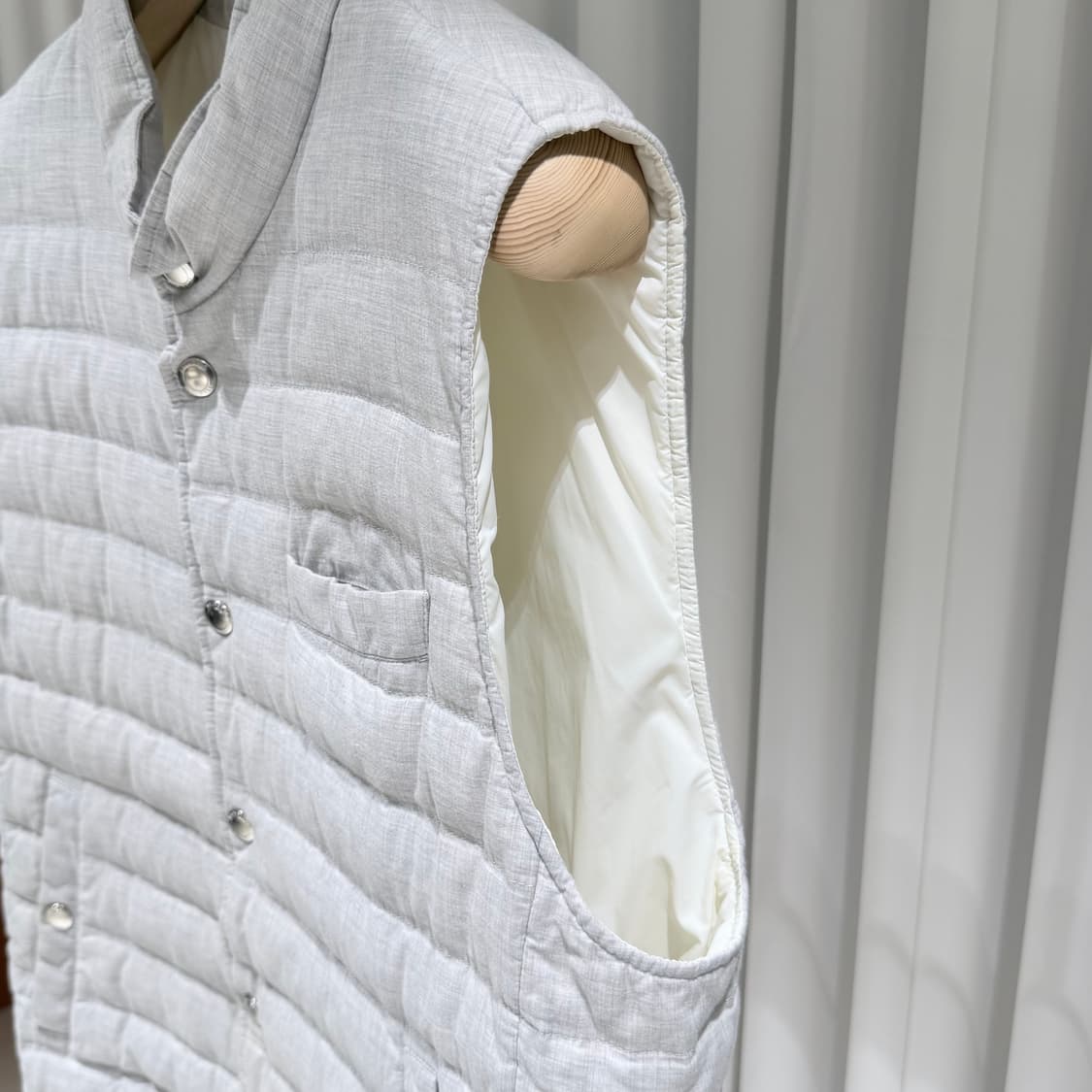 (A+/XL) / 브루넬로 쿠치넬리 린넨 울 그레이 다운 베스트 상품이미지4