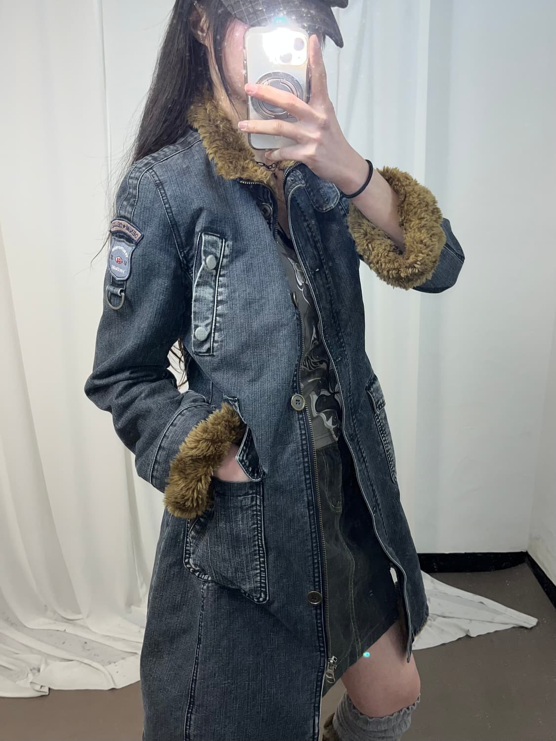 퍼 트리밍 데님 맥시 코트 상품이미지4