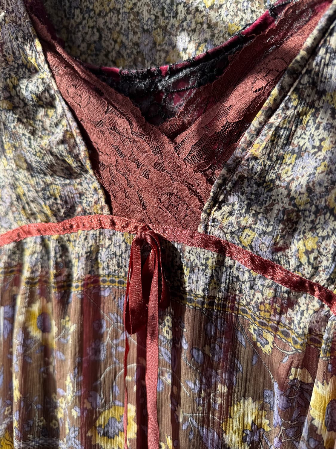 Burgundy Lace Floral Blouse 0003 상품이미지10