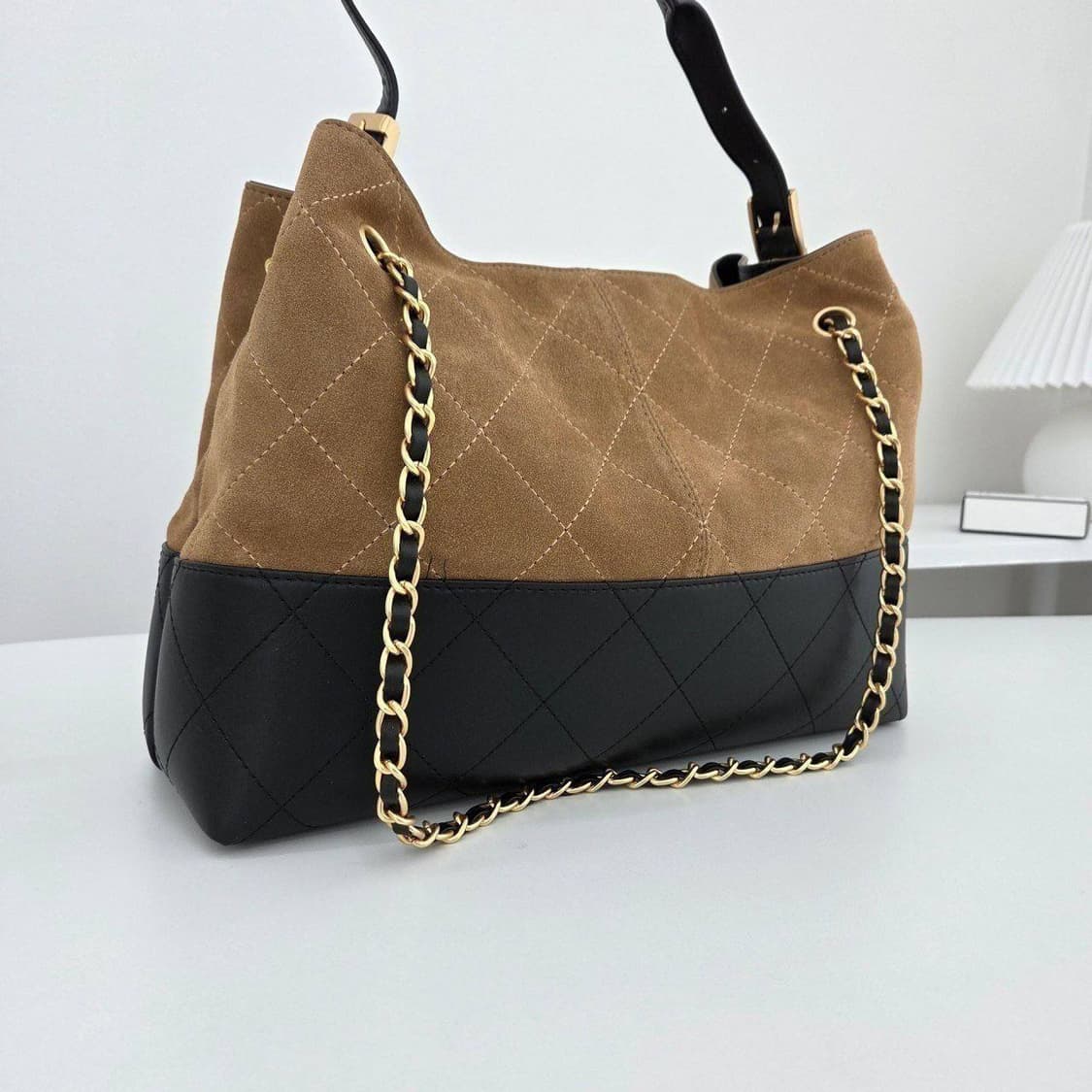 샤넬(Chanel) 25A 스웨이드 쇼퍼백 상품이미지5